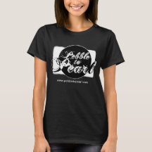 Camiseta negra feminina com logotipo