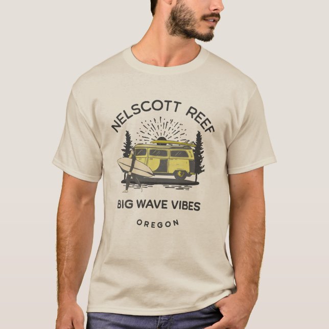 Camiseta Nelscott Reef Oregon - Big Wave Vibes surfando (Frente)