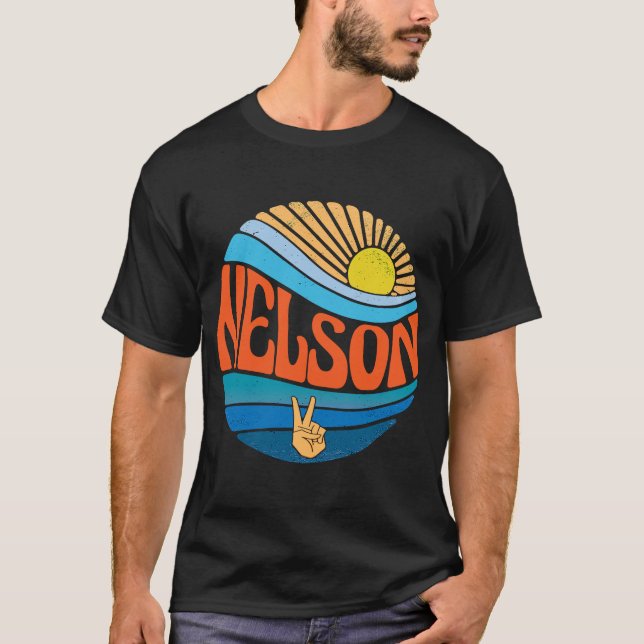 Camiseta Nelson Vintage Sunset Nelson Groovy Tie Dye (Frente)