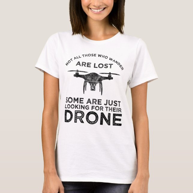 Camiseta Nem Todos Aqueles Que Vagueiam São Pilotos De Dron (Frente)