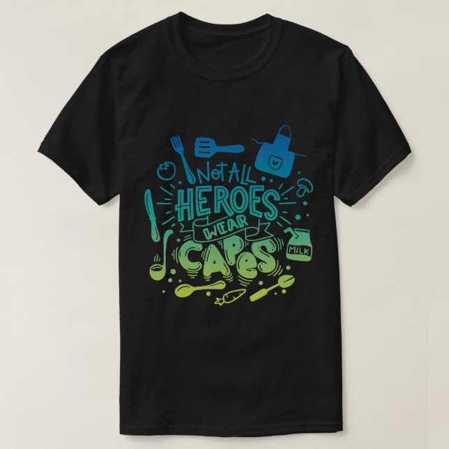 Camiseta Nem Todos Os Heróis Vestem Almoço Da Escola Capes  (Frente do Design)