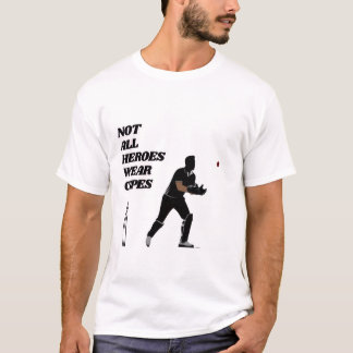 Camiseta Nem todos os Heróis Vestem o Cricket Capes Wicket