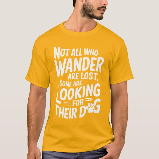 Camiseta nem todos os que andam perdidos alguns são cães (Frente)