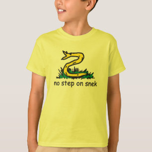 Camiseta Nenhum passo no meme snek Gadsden paródia SnekRigh
