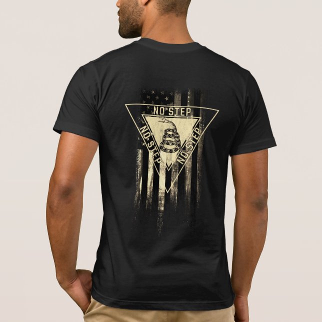 CAMISETA NENHUMA ETAPA GADSDEN COBRA AIRCRAFT AMERICAN FLAG (Verso)