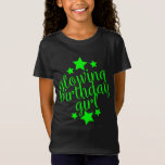 Camiseta Neon Glow Party Birthday - Camisa-T de Ruffle para<br><div class="desc">Esta camisa brilhante tem texto neon que diz "garota brilhante de aniversário" e tem estrelas. É excelente para uma festa de luz negra!</div>