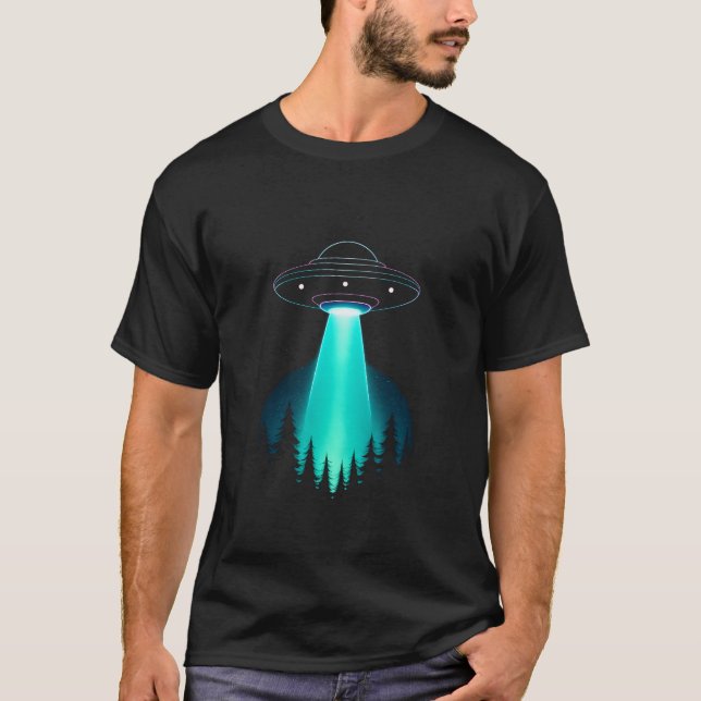 Camiseta Neon UFO Abduction Over Pine Forest (Frente)