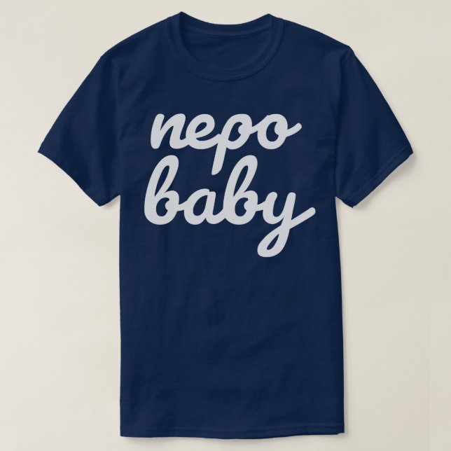 Camiseta Nepo Baby White - Típica Cursiva Engraçada (Frente do Design)