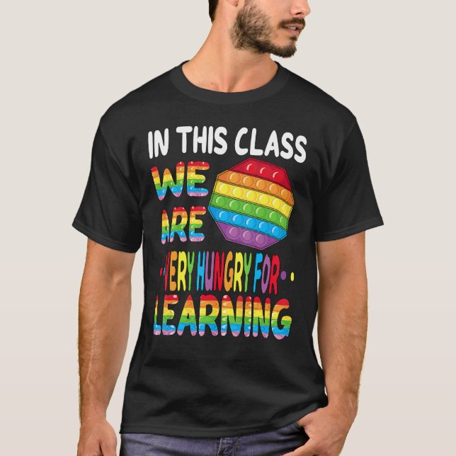 Camiseta Nesta Classe, Estamos Famintos Por Aprender Pop It (Frente)