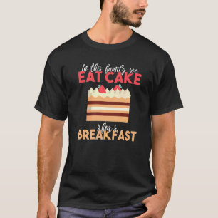 Camiseta Nesta Família Comemos Bolo Para O Café Da Manhã