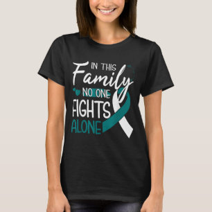 Camiseta Nesta família luta sozinha contra o Cancro do Colo