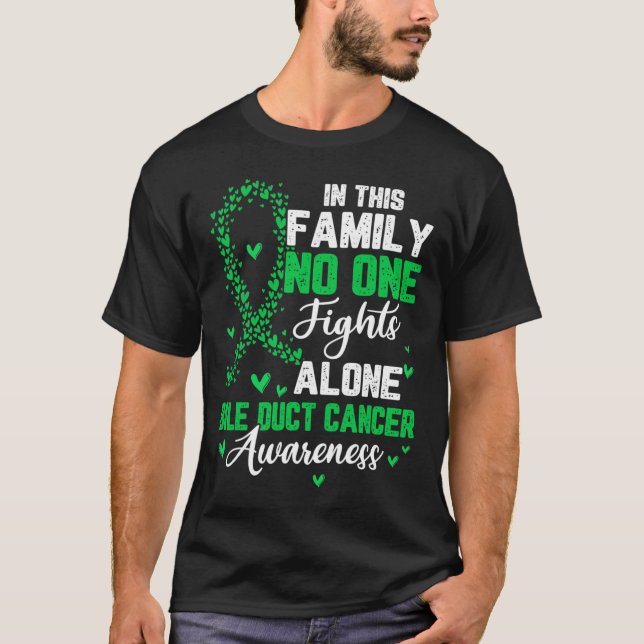 Camiseta Nesta Família Ninguém Lida Sozinho Com O Cancer De (Frente)