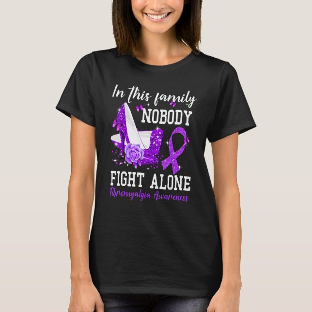 Camiseta Nesta Família Ninguém Luta Sozinha Pela Fibromialg (Frente)