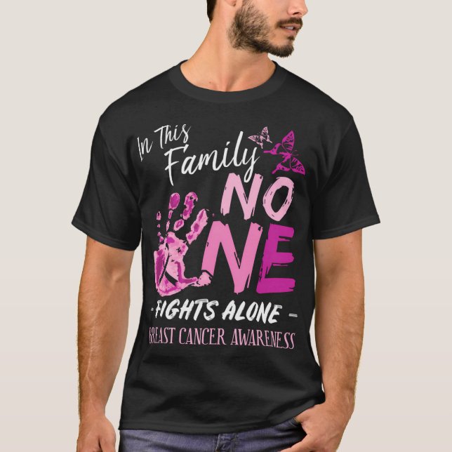 Camiseta Nesta Família Ninguém Luta Sozinho Com O Cancer A (Frente)