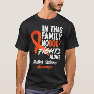 Camiseta Nesta família ninguém luta sozinho com o Múltiplo