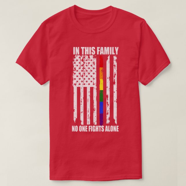 Camiseta Nesta Família Ninguém Luta Sozinho Com O Presente  (Frente do Design)