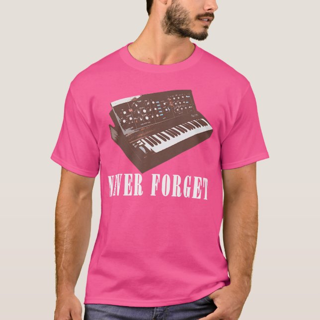 Camiseta Never Forget Synthesizer - Retro Piano 	 Design (Frente)