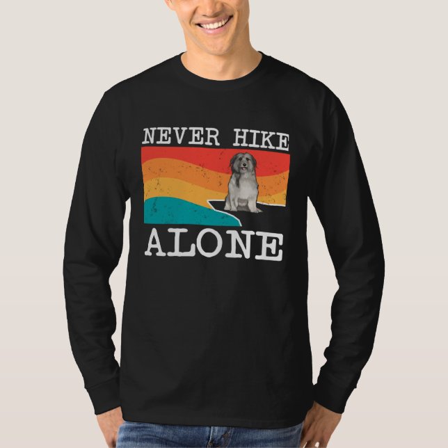 Camiseta Never Hike Alone Pyrenean Shepherd Graphic Hiking (Frente)