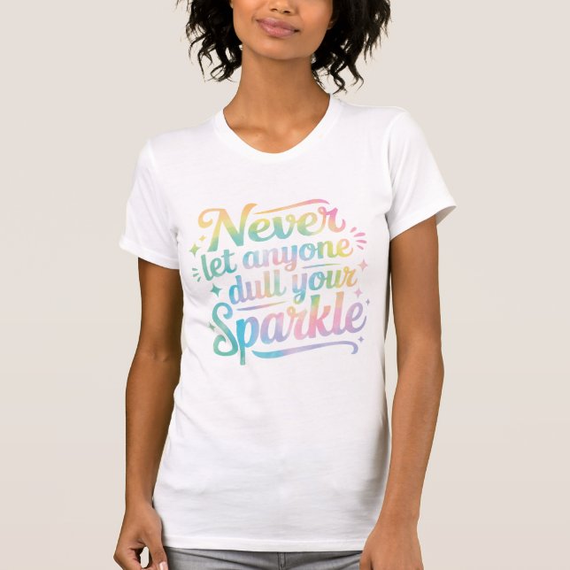 Camiseta Never Let Anyone Dull Your Sparkle – Tie Dye (Frente)