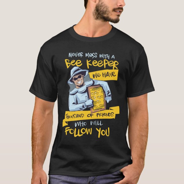 Camiseta Never mess with a Beekeeper (Frente)