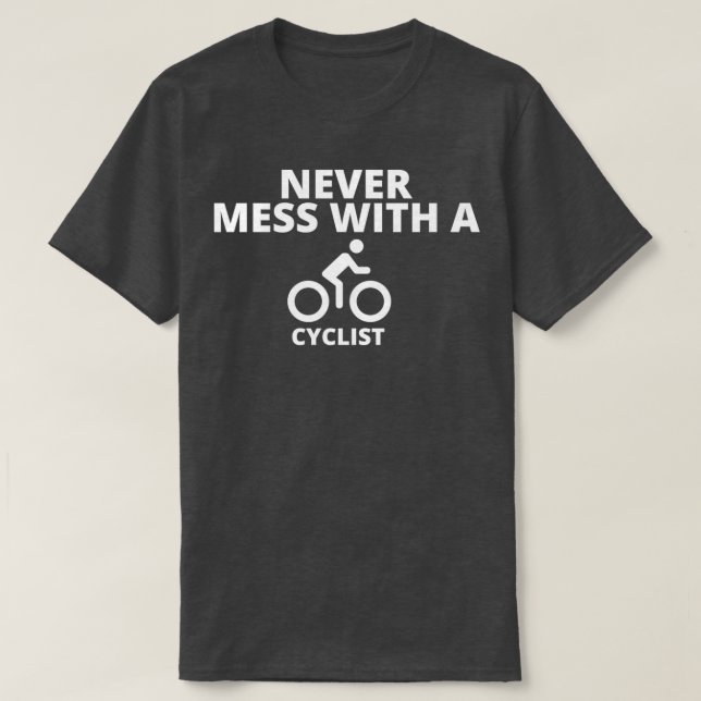 Camiseta Never mess with a cyclist essentials  (Frente do Design)