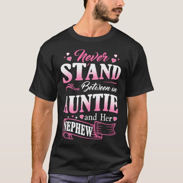 Camiseta Never Stand Between An Auntie And Her Nephew Mothe (Frente)