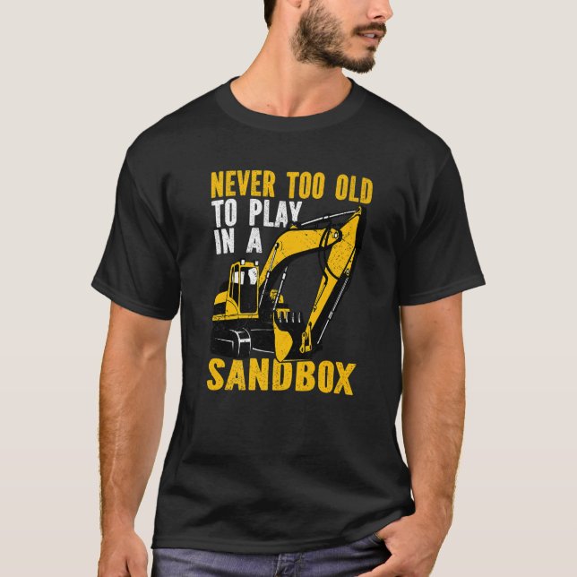 Camiseta Never too old to play Heavy Equipment Excavator Op (Frente)