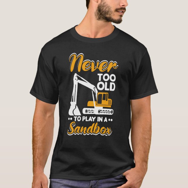 Camiseta Never too old to play Heavy Equipment Excavator Op (Frente)