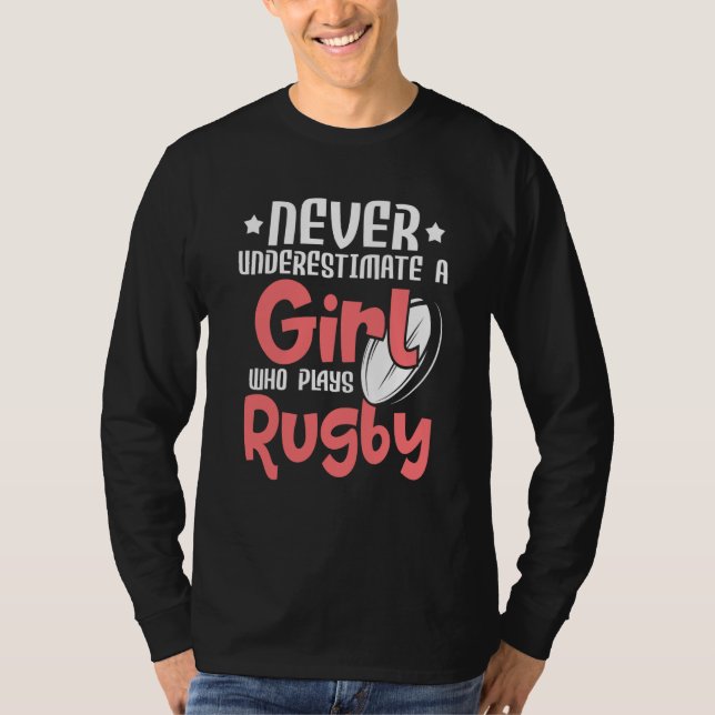 Camiseta Never Underestimate A Girl Who Plays Rugby  Sports (Frente)