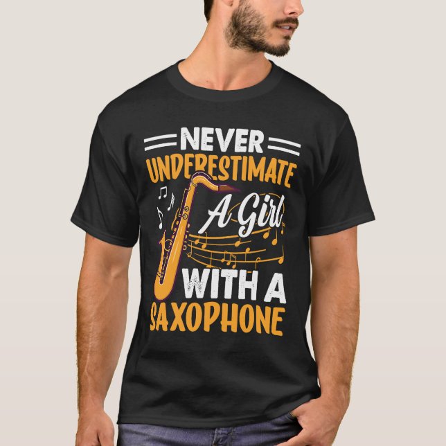 Camiseta Never Underestimate a Girl with a Saxophone Saxaph (Frente)
