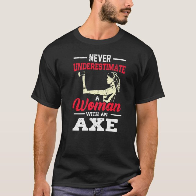 Camiseta Never Underestimate A Woman With An Axe Target Thr (Frente)