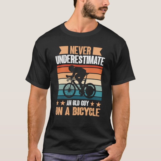 Camiseta Never Underestimate An Old Guy On A Bicycle For Bi (Frente)