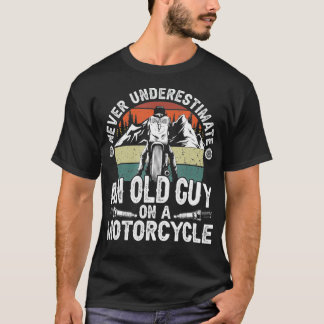 Camiseta Never Underestimate an Old Guy on a Motorcycle Vin