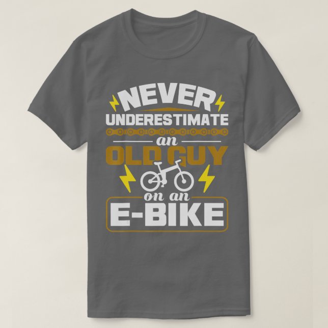 Camiseta Never Underestimate An Old Guy On An EBike Electri (Frente do Design)