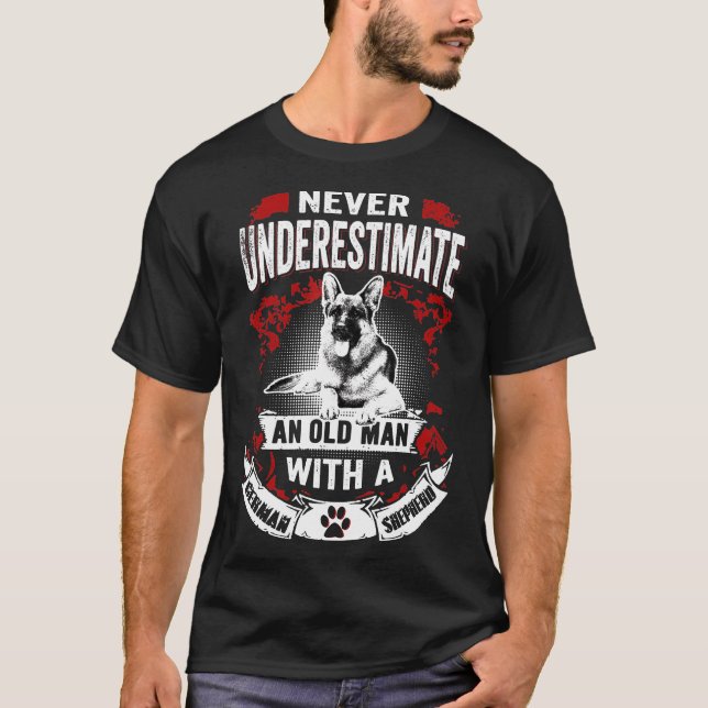 Camiseta Never Underestimate An Old Man German Shepherd Dog (Frente)