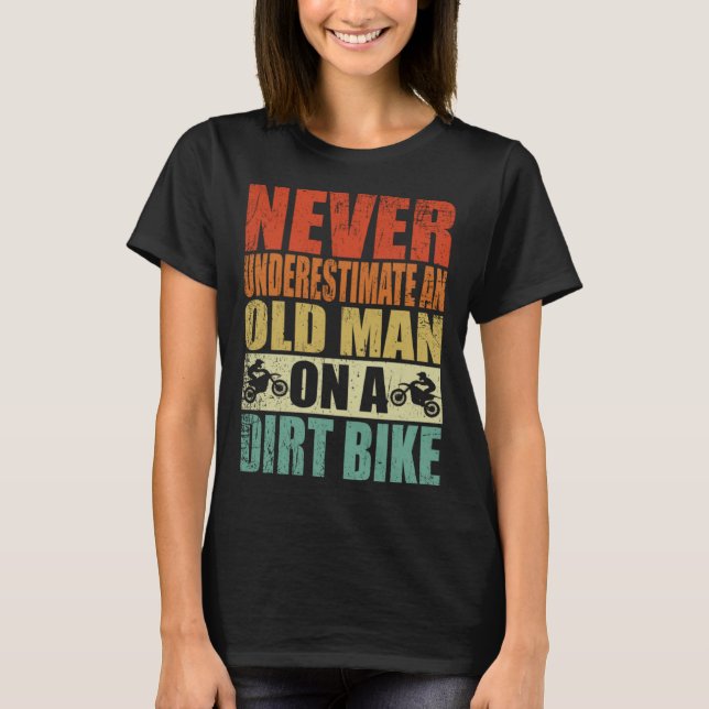 Camiseta Never Underestimate An Old Man On A Dirt Bike Reti (Frente)