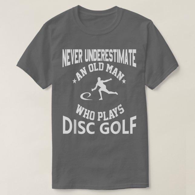 Camiseta Never Underestimate An Old Man That Plays Disc Gol (Frente do Design)
