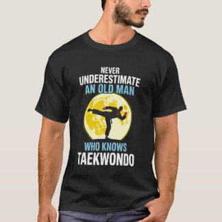 Camiseta Never Underestimate An Old Man Who Knows Taekwondo