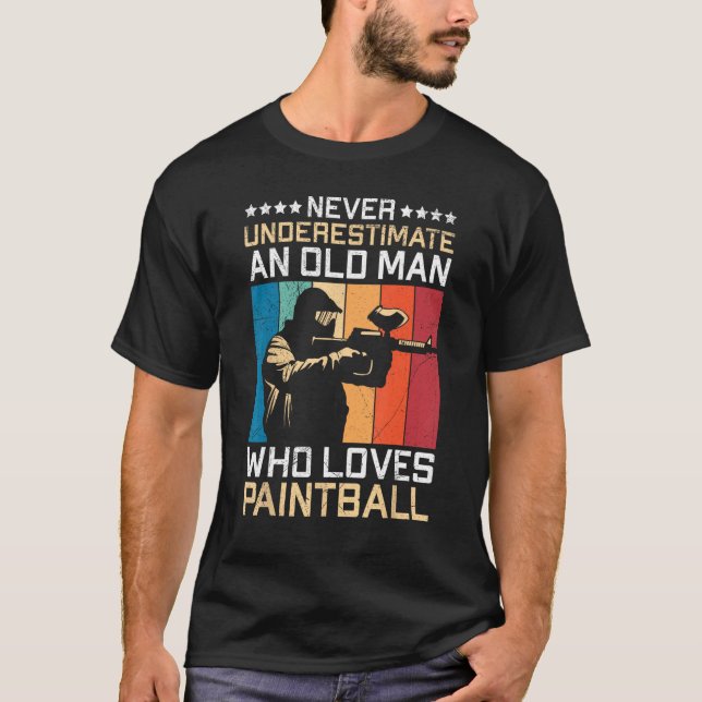 Camiseta Never Underestimate An Old Man Who Loves Paintball (Frente)
