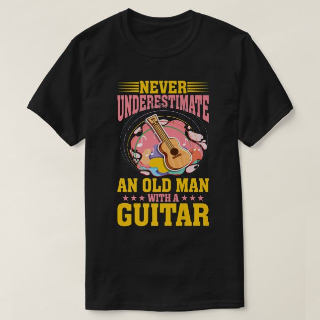 Camiseta Never underestimate an old man with a Guitar Funny (Frente do Design)