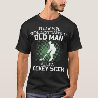 Camiseta Never Underestimate An Old Man With A Hockey Stick