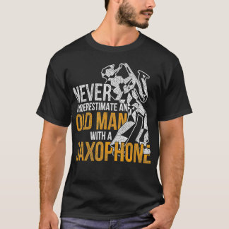 Camiseta Never Underestimate An Old Man With A Saxophone