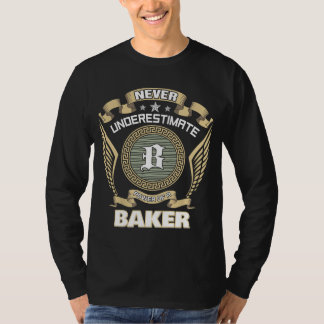 CAMISETA NEVER UNDERESTIMATE POWER OF A BAKER