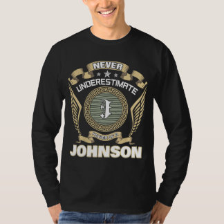 CAMISETA NEVER UNDERESTIMATE POWER OF A JOHNSON
