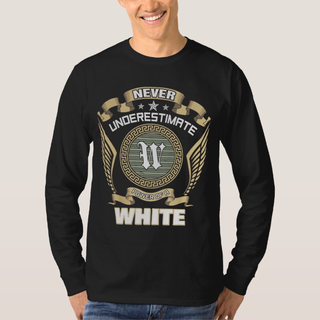 CAMISETA NEVER UNDERESTIMATE POWER OF A WHITE (Frente)