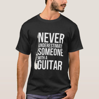Camiseta Never Underestimate Someone With A Guitar Players
