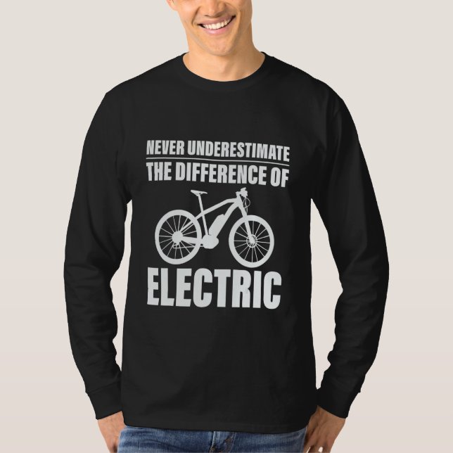 Camiseta Never Underestimate The Difference Of Electric (Frente)