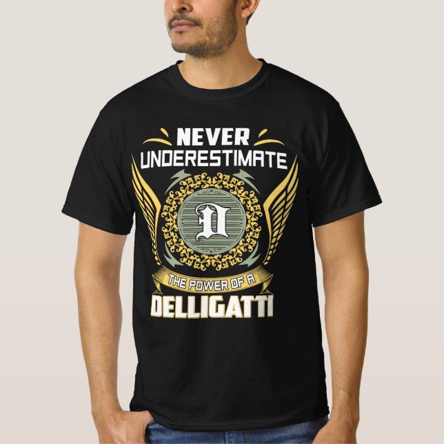 Camiseta Never Underestimate The Power Of A Delligatti (Frente)