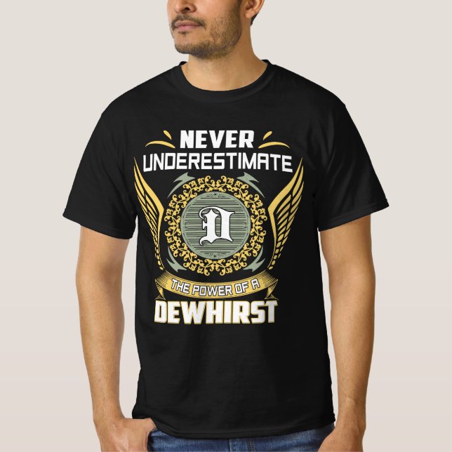 Camiseta Never Underestimate The Power Of A Dewhirst (Frente)