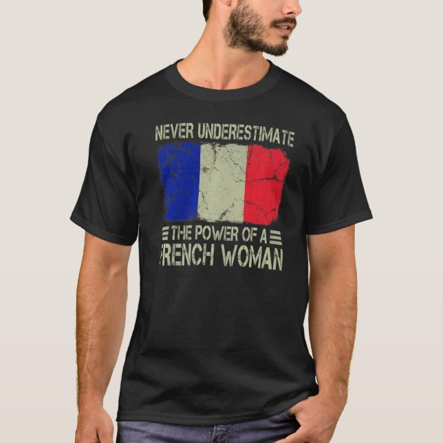 Camiseta Never Underestimate The Power of a French Woman Fl (Frente)